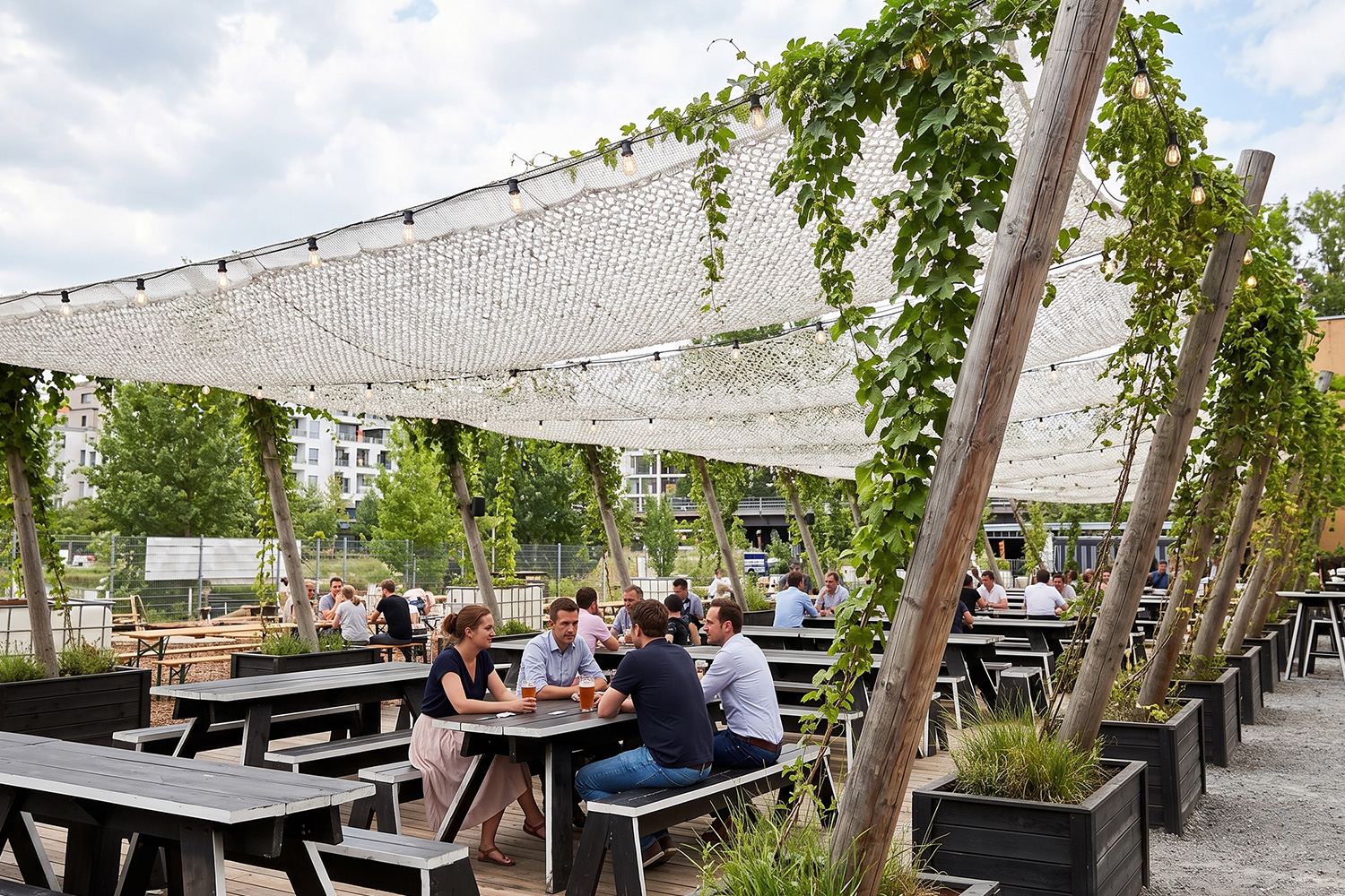 Die Eventlocation: BRLO Biergarten am Gleisdreieck in Berlin