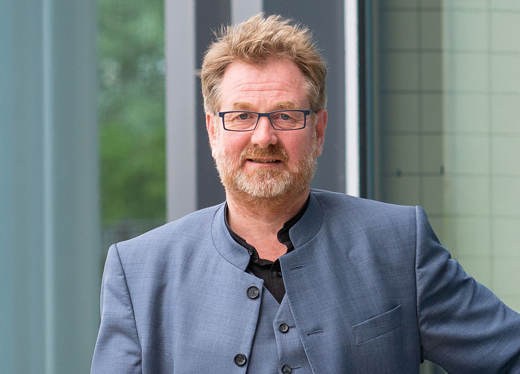 Portrait von Prof. Dr. Carsten Busch